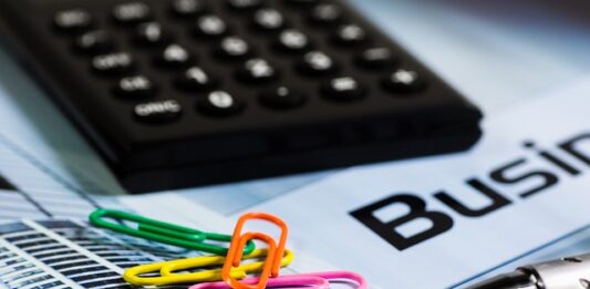 Jak obliczyć zysk w bilansie?