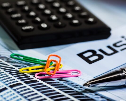 Jak obliczyć zysk w bilansie?