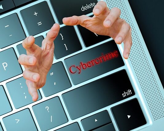 Czym i czy różni się cyberprzestępczość od cyberterroryzmu?