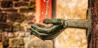 Jakie są funkcje cyberprzestrzeni?