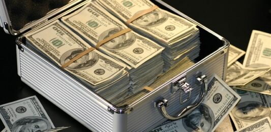 Ile zarabia doradca klienta w banku PKO BP? Ile zarabia doradca klienta w banku PKO BP?