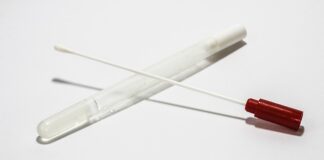 Czy są sytuacje w których można pobrać program komputerowy i udostępnić go komuś innemu?