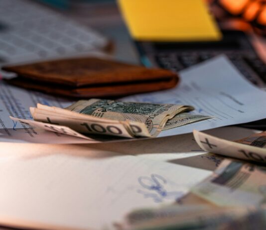 Brak środków na ZUS i podatki – jakie są realne opcje dla przedsiębiorców w kryzysie? Brak środków na ZUS i podatki